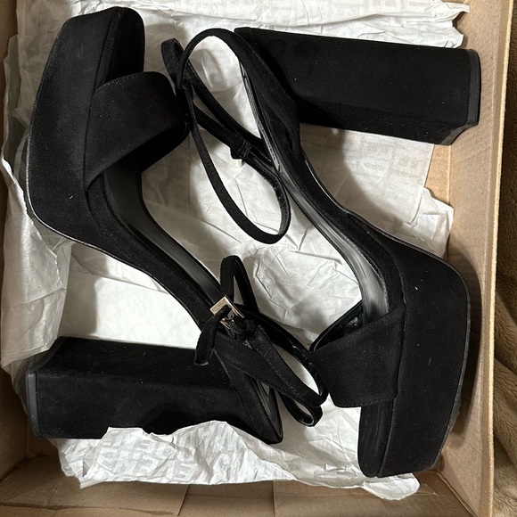 Steve Madden Lessa Black Suede - Picture 4 of 9